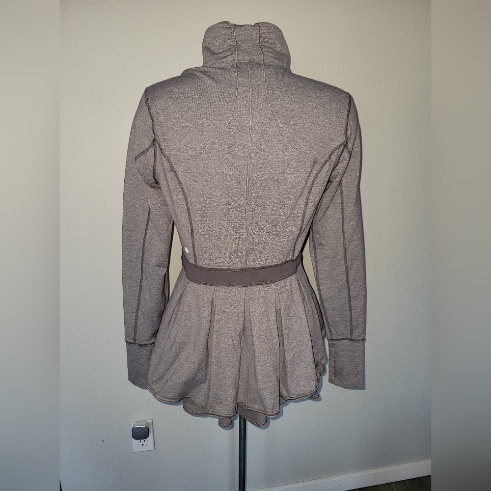 Rare Lululemon Peplum Riging Jacket Size 8 - Picture 8 of 9